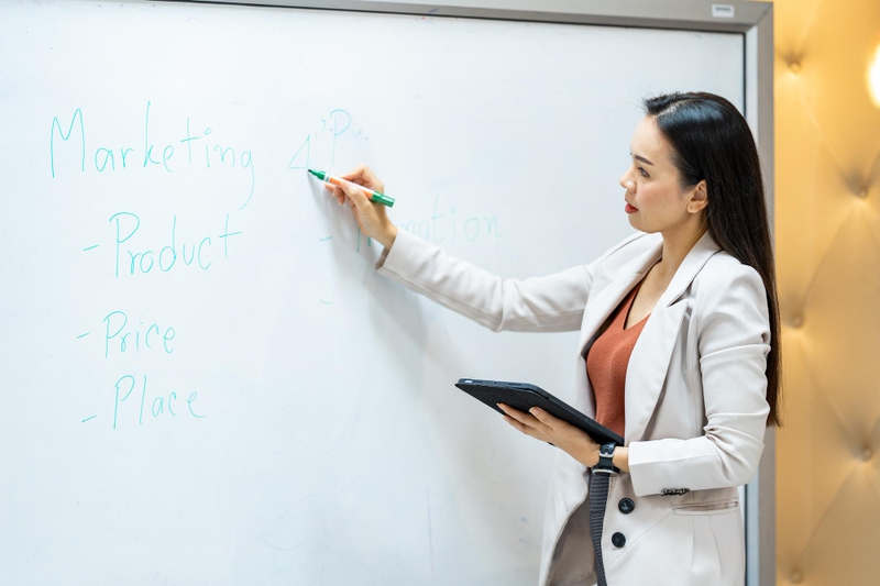 Giáo viên,cô giáo, nhà giáo Việt Nam, học trò, dạy học, lớp học, teacher, female teacher, Vietnamese educator, student, teaching, class - Aley 7