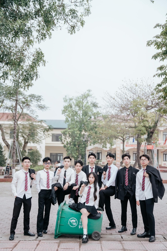 Học sinh, kỷ yếu, tập thể, bạn bè, kỷ niệm, vui vẻ, students, yearbook, group, friends, memories, fun - Green odette 11