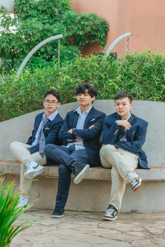 Học sinh, kỷ yếu, bạn nam, bạn bè, kỷ niệm, students, yearbook, male friends, friends, memories - HONG SON