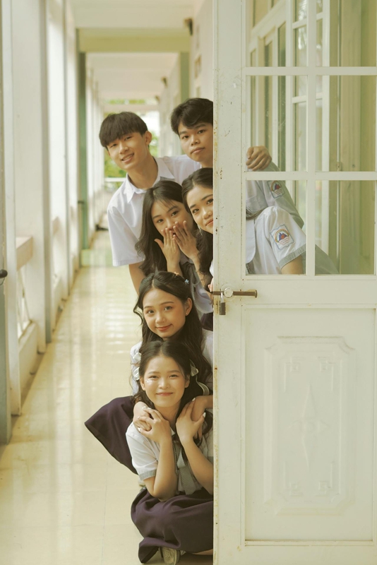 Học sinh, kỷ yếu, tập thể, bạn bè, kỷ niệm, vui vẻ, students, yearbook, group, friends, memories, fun - Lập Đinh Quốc 1