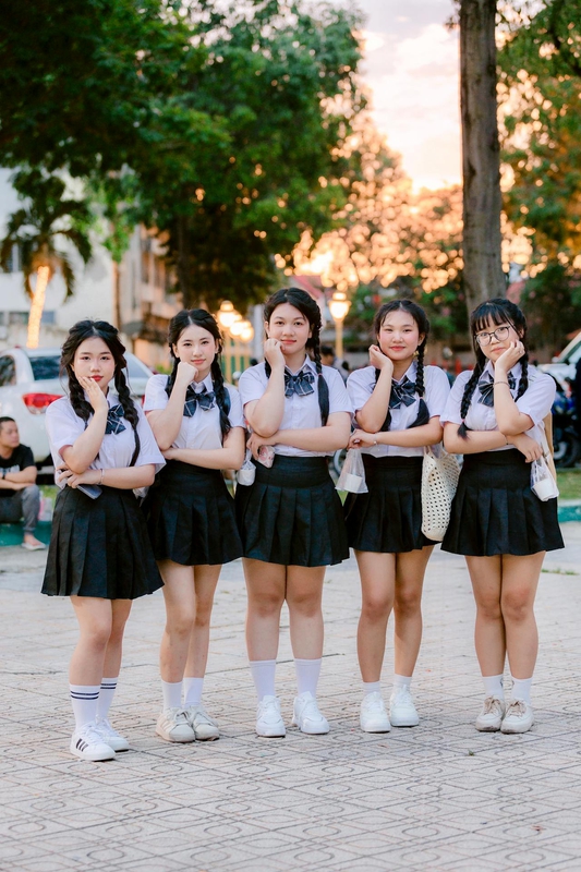 Học sinh, kỷ yếu, bạn nữ, bạn bè, kỷ niệm, students, yearbook, female friends, friends, memories - Nguyễn Tiến Thịnh 3