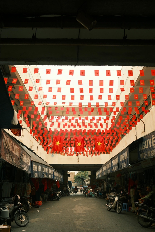 Lá cờ Việt nam, flag, Hà Nội, khung cảnh Việt, góc hẻm Hà Nội, Hanoi streets, alley corner, Việt Nam - Thuan Pham 13