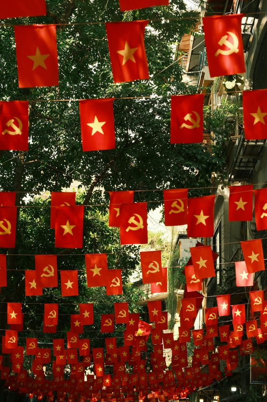 Lá cờ Việt nam, flag, Hà Nội, khung cảnh Việt, góc hẻm Hà Nội, Hanoi streets, alley corner, Việt Nam - Thuan Pham 11