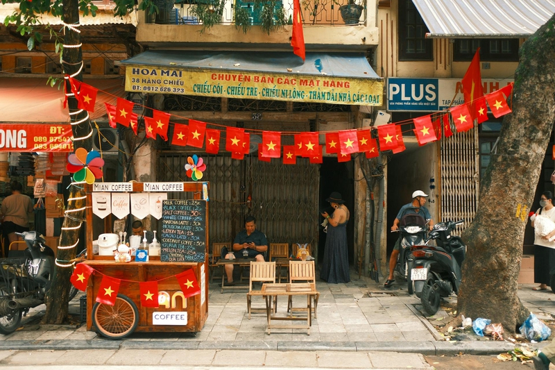 Lá cờ Việt nam, flag, Hà Nội, khung cảnh Việt, góc hẻm Hà Nội, Hanoi streets, alley corner, Việt Nam - Thuan Pham 20