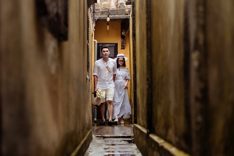 Cặp đôi, couple, nam nữ, tình yêu, chụp ảnh, Hội An, phố cổ, nắng vàng,Việt Nam - Trần Long 18