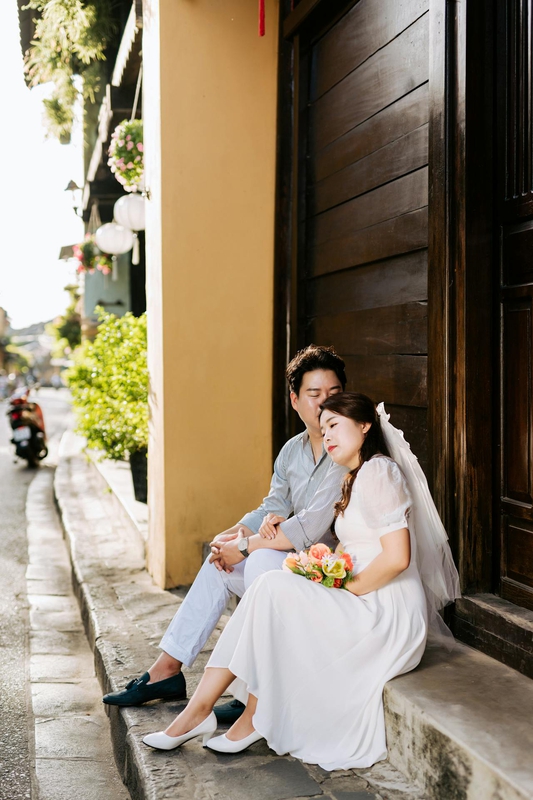 Cặp đôi, couple, nam nữ, tình yêu, chụp ảnh, Hội An, phố cổ, nắng vàng,Việt Nam - Trần Long 3
