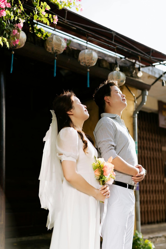 Cặp đôi, couple, nam nữ, tình yêu, chụp ảnh, Hội An, phố cổ, nắng vàng,Việt Nam - Trần Long 9