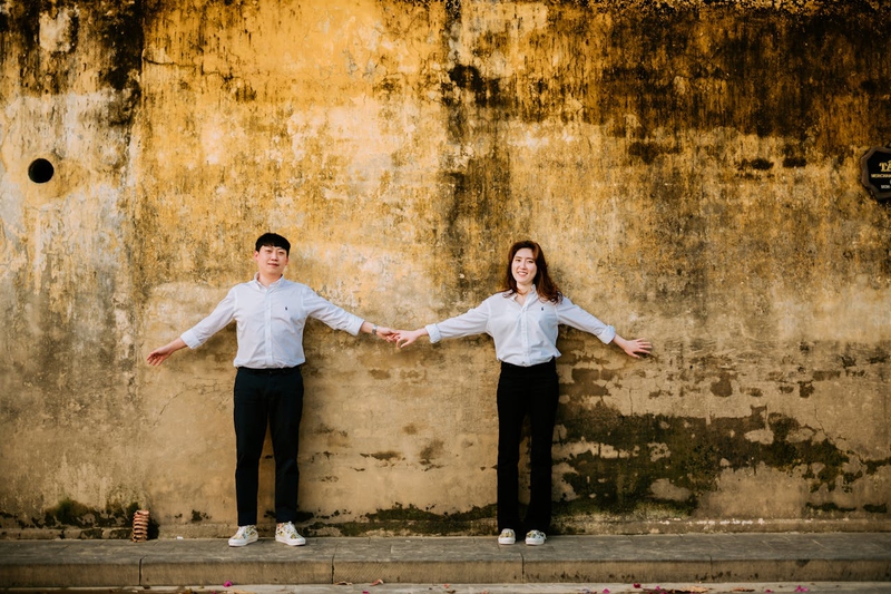 Cặp đôi, couple, nam nữ, tình yêu, chụp ảnh, Hội An, phố cổ, nắng vàng,Việt Nam - Trần Long 24
