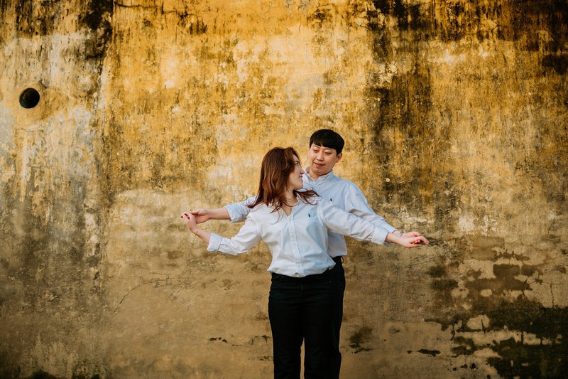 Cặp đôi, couple, nam nữ, tình yêu, chụp ảnh, Hội An, phố cổ, nắng vàng,Việt Nam - Trần Long 23
