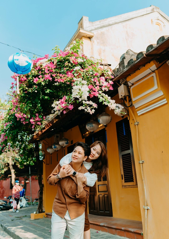 Cặp đôi, couple, nam nữ, tình yêu, chụp ảnh, Hội An, phố cổ, nắng vàng,Việt Nam - Trần Long 2