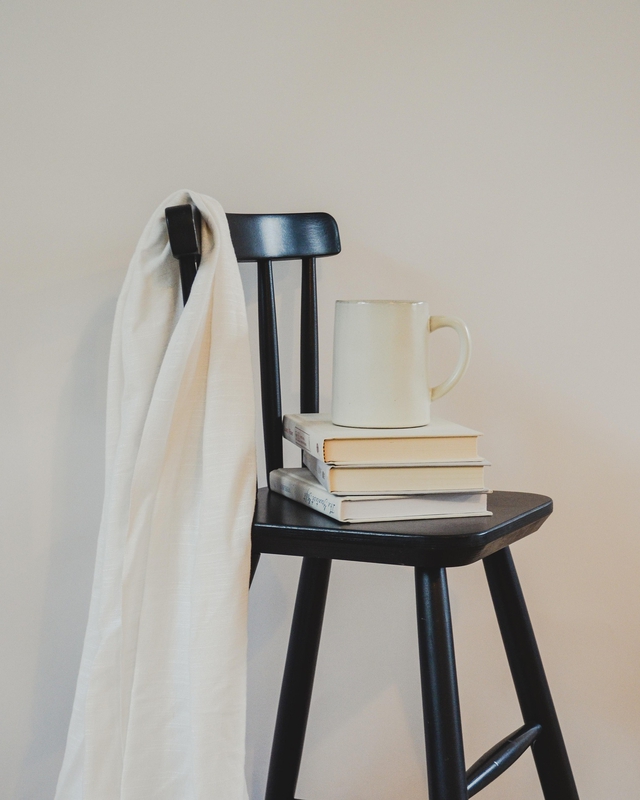 Sách, book, notebook, nhật kí, ghế, vải, khăn, chairs, fabrics, towels- hudsoncrafted 1