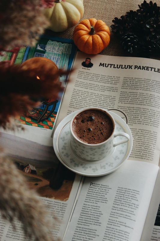 Halloween, ly, cốc sứ, đồ uống, bí đỏ trang trí, cà phê, không khí halloween, cup, ceramic cup, beverage, decorative pumpkin, coffee, halloween atmosphere -yasminizm 4