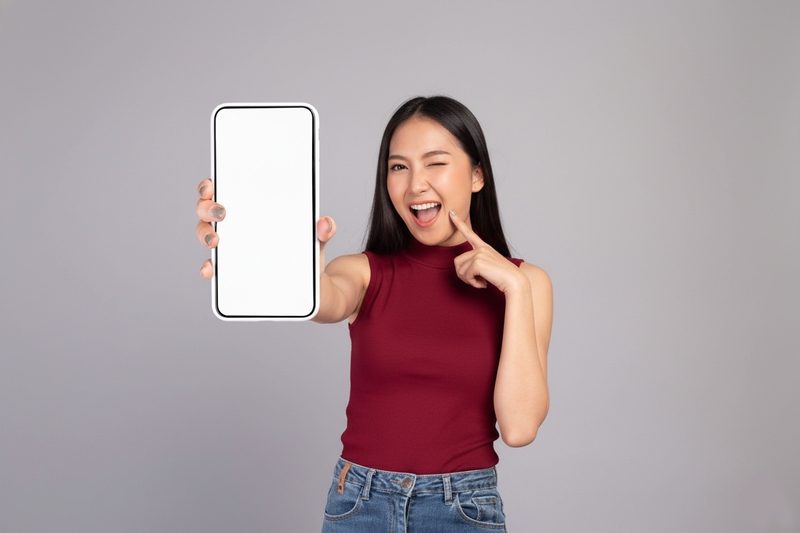 Cô gái, cầm điện thoại, sale, quảng cáo, trực tuyến, girl, holding phone, sale, advertising, online,