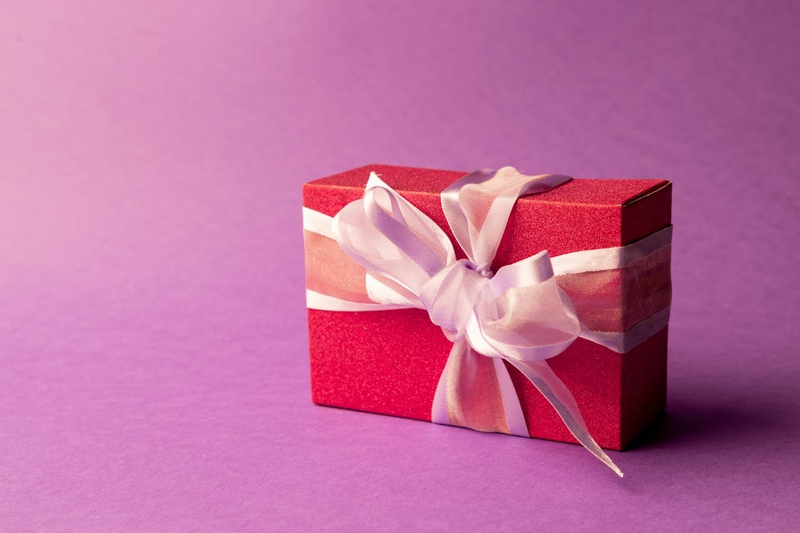 Hộp quà, màu đỏ, quà giáng sinh, gift box, red, christmas gift - Kerry Herschell 3