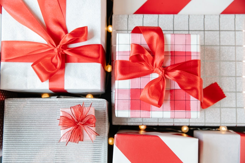 Hộp quà, màu đỏ, quà giáng sinh, gift box, red, christmas gift -  Laura James