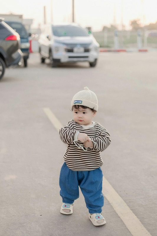 Em bé, trẻ em, con gái, girl, kids, chụp ảnh, vui vẻ- Mochi mochi