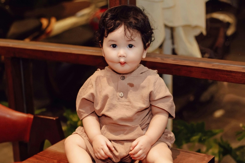 Em bé, trẻ em, con gái, girl, kids, chụp ảnh, vui vẻ- Mochi mochi