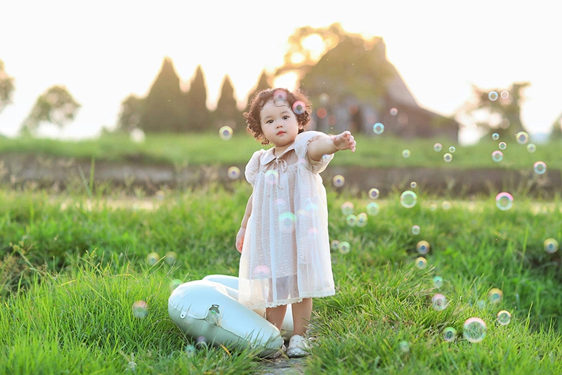 Em bé, trẻ em, con gái, girl, kids, chụp ảnh, vui vẻ- Mochi mochi