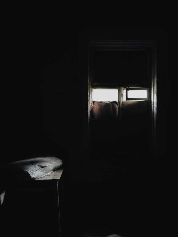 Cửa sổ, phòng ngủ, ánh nắng, tối, window, bedroom, sunlight, dark- Ekaterina Astakhova