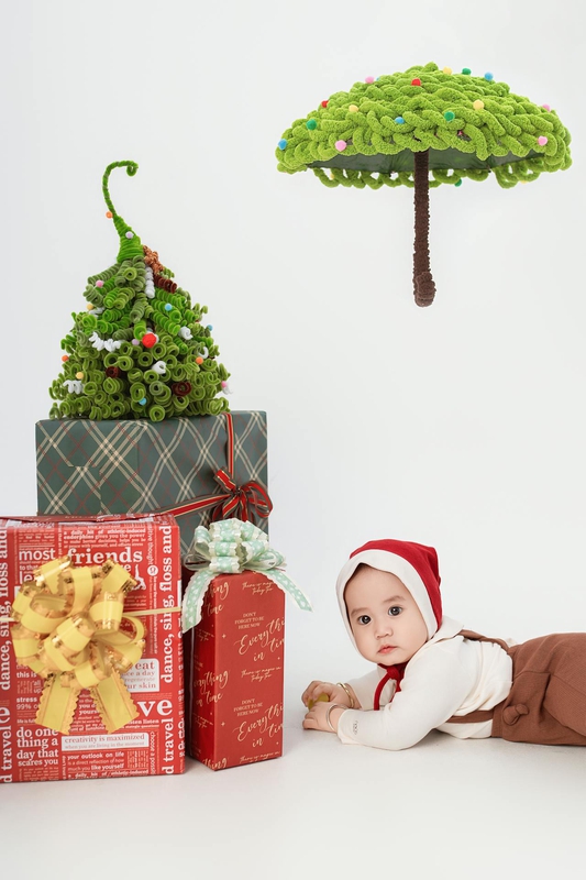 Em bé, trẻ em, bé trai, chụp giáng sinh, hộp quà, baby, children, boy, Christmas photography, gift boxes - Foden Nguyen