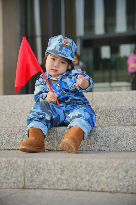 Em bé, trẻ em, kids, kid, baby, con gái, girl, quân đội, quân phục, lá cờ Việt Nam, lá cờ, Việt Nam - HONG SON