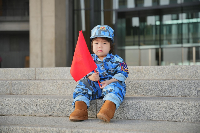 Em bé, trẻ em, kids, kid, baby, con gái, girl, quân đội, quân phục, lá cờ Việt Nam, lá cờ, Việt Nam - HONG SON 2