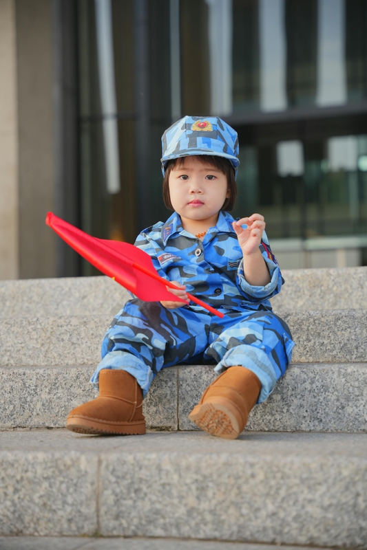 Em bé, trẻ em, kids, kid, baby, con gái, girl, quân đội, quân phục, lá cờ Việt Nam, lá cờ, Việt Nam - HONG SON 8