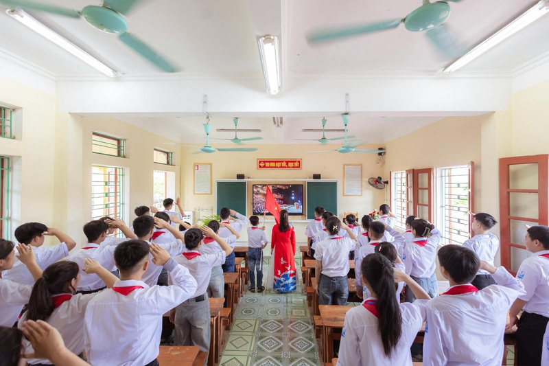 Trường học, học sinh, student, school, chào cờ, khai giảng, lá cờ Việt Nam, lá cờ, Việt Nam - HONG SON 1