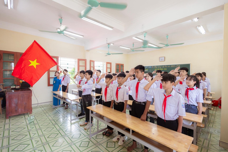 Trường học, học sinh, student, school, chào cờ, khai giảng, lá cờ Việt Nam, lá cờ, Việt Nam - HONG SON