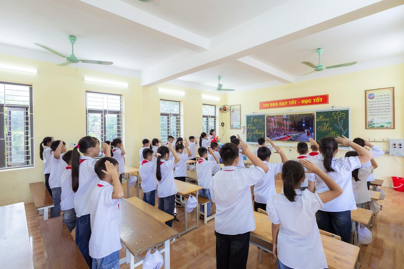 Trường học, học sinh, student, school, chào cờ, khai giảng, lá cờ Việt Nam, lá cờ, Việt Nam - HONG SON 2