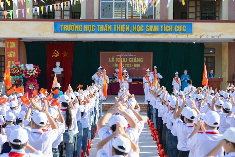 Trường học, học sinh, student, school, chào cờ, khai giảng, lá cờ Việt Nam, lá cờ, Việt Nam - HONG SON 7