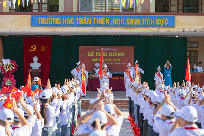 Trường học, học sinh, student, school, chào cờ, khai giảng, lá cờ Việt Nam, lá cờ, Việt Nam - HONG SON 9