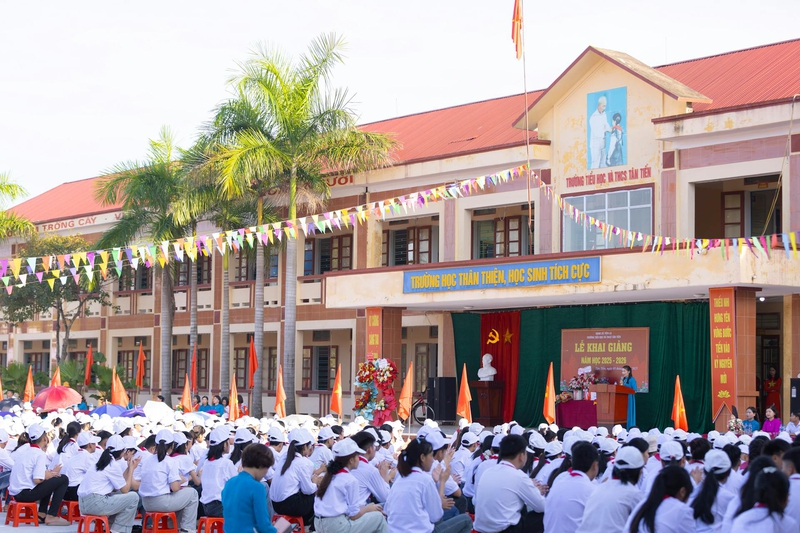 Trường học, học sinh, student, school, chào cờ, khai giảng, lá cờ Việt Nam, lá cờ, Việt Nam - HONG SON 12
