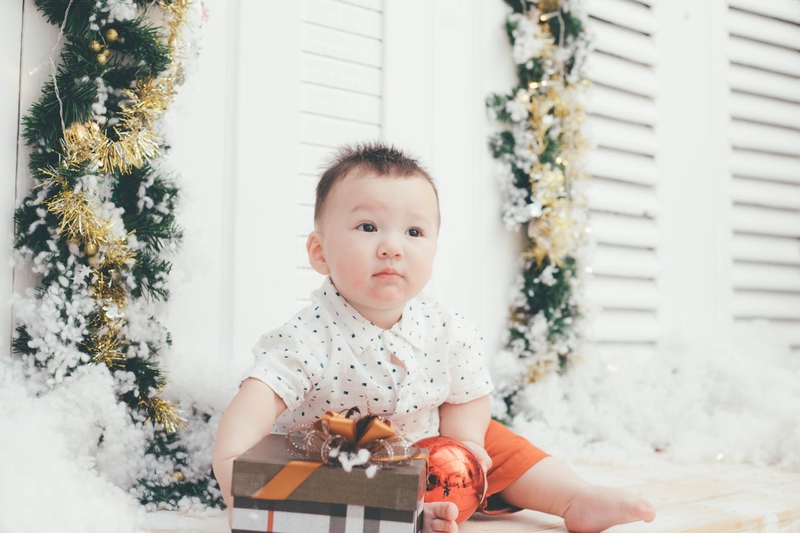 Em bé, trẻ em, bé trai, chụp giáng sinh, hộp quà, baby, children, boy, Christmas photography, gift boxes - Huynh Van 2