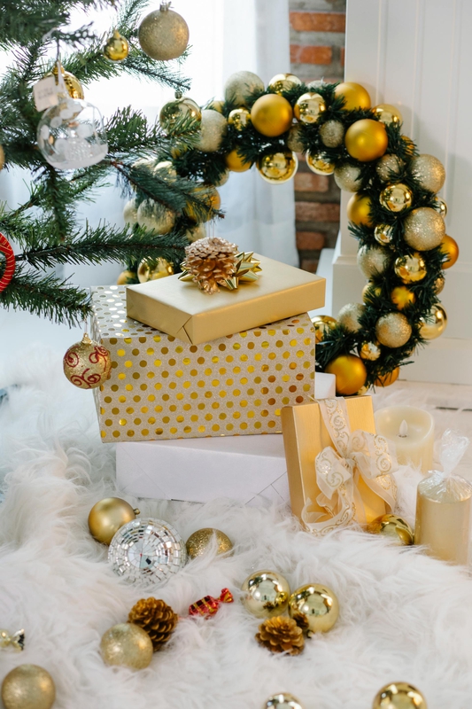 Quà, kẹo, trái châu, nến, giáng sinh, trang trí, gift, decor, noel, christmas- Laura James