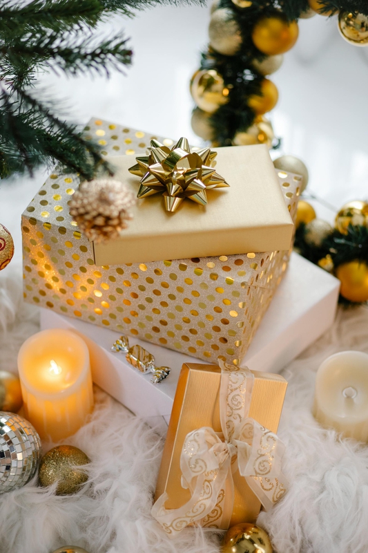 Quà, người tuyết, kẹo, trái châu, nến, giáng sinh, trang trí, gift, decor, noel, christmas- Laura James 3