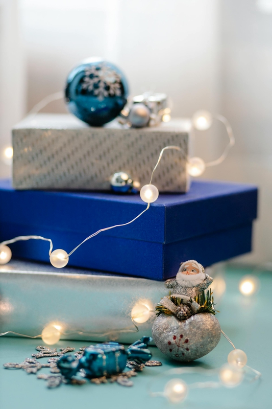 Quà, người tuyết, kẹo, trái châu, nến, giáng sinh, trang trí, gift, decor, noel, christmas- Laura James