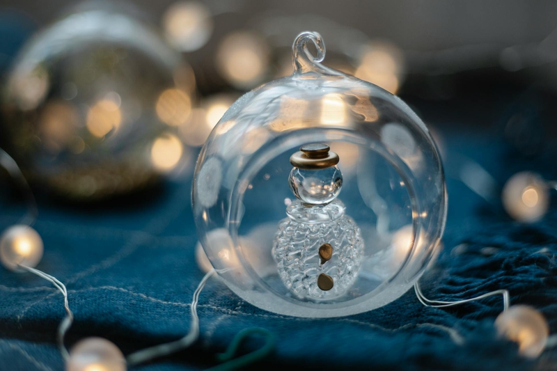 Người tuyết, đèn, giáng sinh, trang trí, cây thông, pine tree, decor, noel, christmas- Laura James 1