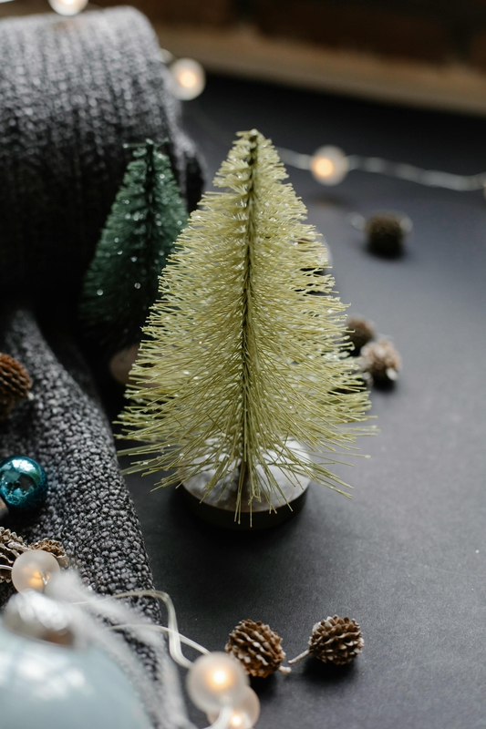 Giáng sinh, trang trí, cây thông, pine tree, decor, noel, christmas- Laura James 24