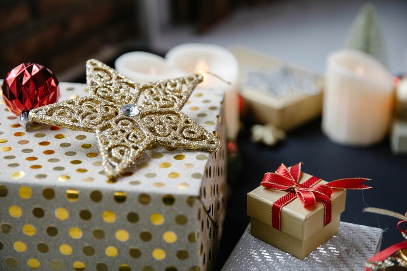 Quà, nến, giáng sinh, trang trí, gift, decor, noel, christmas- Laura James