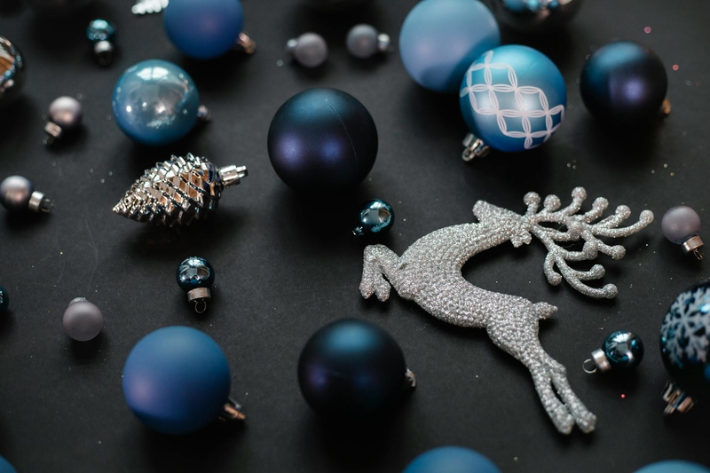 Giáng sinh, trang trí, trái châu, tuần lộc, decor, noel, christmas- Laura James 1