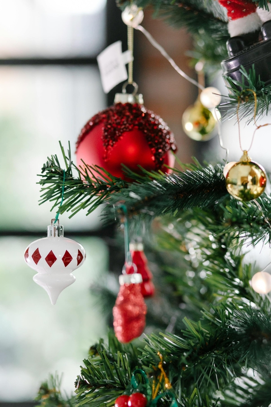 Giáng sinh, trang trí, cây thông, pine tree, decor, noel, christmas- Laura James 25