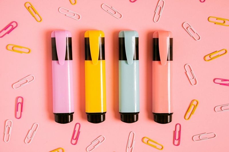 Bút, bút đánh dấu, pen, highlighter, đồ dùng học tập, trường, school supplies, school- Antoni Shkraba Studio