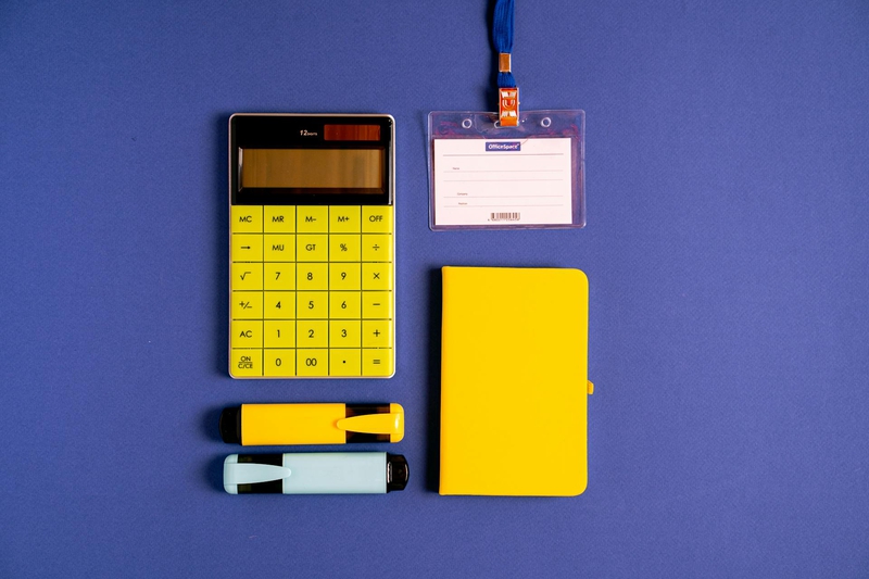 Máy tính, bút, vở, calculator, pen, notebook, đồ dùng học tập, trường, school supplies, school- Antoni Shkraba Studio