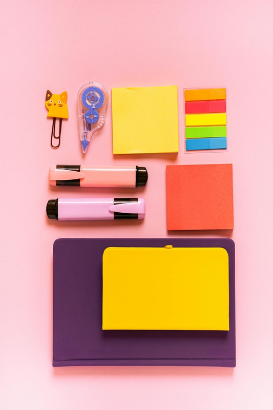 Bút, vở, ghi chú, highlighter, pen, notebook, đồ dùng học tập, trường, school supplies, school- Antoni Shkraba Studio