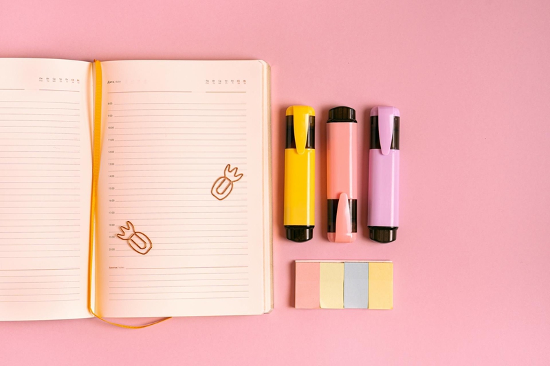 Bút, vở, ghi chú, highlighter, pen, notebook, đồ dùng học tập, trường, school supplies, school- Antoni Shkraba Studio 3