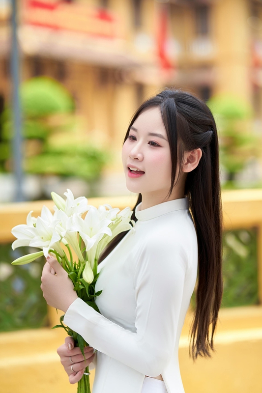 Áo dài, Thiếu nữ, young woman, cô gái, girl, vietnamese dress, nón lá, conical hat, lá cờ, flag, lăng Bác, bảo tàng - Toàn Văn 21