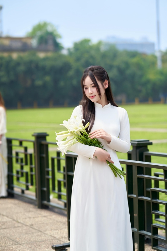 Áo dài, Thiếu nữ, young woman, cô gái, girl, vietnamese dress, nón lá, conical hat, lá cờ, flag, lăng Bác, bảo tàng - Toàn Văn 14