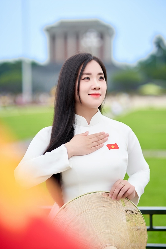 Áo dài, Thiếu nữ, young woman, cô gái, girl, vietnamese dress, nón lá, conical hat, lá cờ, flag, lăng Bác, bảo tàng - Toàn Văn 8