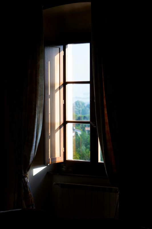 Cửa sổ, phòng ngủ, ánh nắng, tối, window, bedroom, sunlight, dark- Richard Frazier